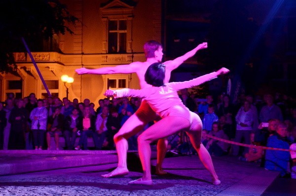 Tancerze, lasery i pokaz świateł przy fontannie na Placu Bohaterów w Zielonej Górze (zdjęcia)