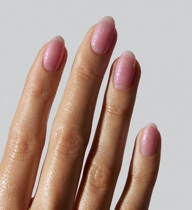 Lipgloss nails prezentują się świetnie zarówno na długich,...