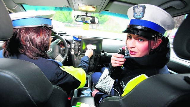 Policjanci zabrali się za sprawdzanie, czy kierowcy wzięli sobie do serca zaostrzenie przepisów o ruchu drogowym. Przez cały poniedziałek trwały wzmożone kontrole