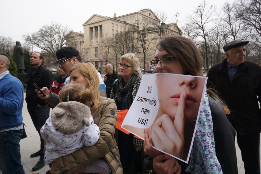 Przeciwnicy obowiązkowych szczepień złożyli petycję