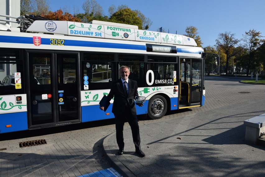 Gdynia Liderem Transportu Publicznego 2018. Prezydent Szczurek odebrał statuetkę, a w spotkaniu wziął udział gdyński Elvis