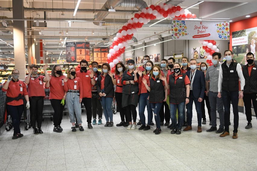 W Poznaniu na ul. Opieńskiego otwarto market Kaufland....