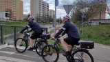 Letni strażnicy rowerowi. Funkcjonariusze Straży Miejskiej z Jaworzna na rowerach kontrolują bezpieczeństwo w parkach, w lesie i nad wodą