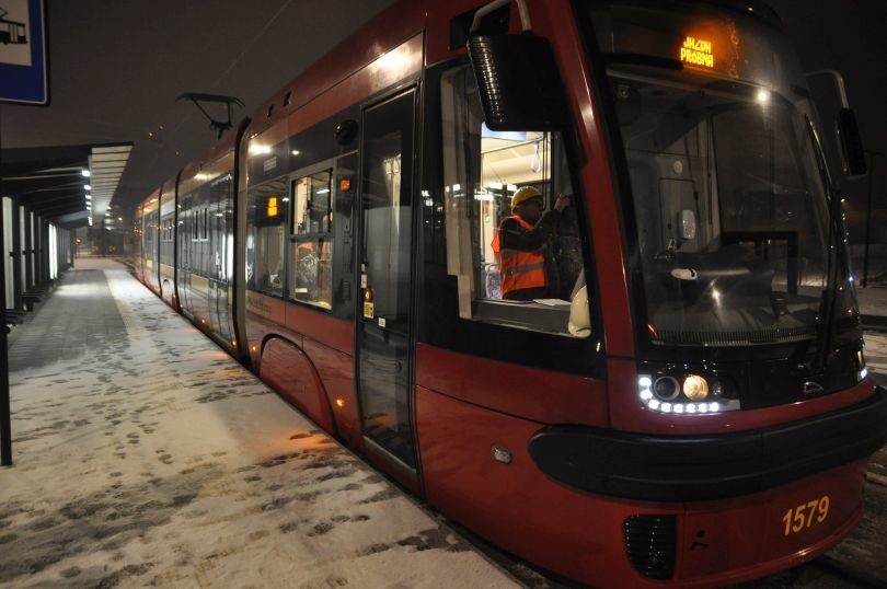 Tramwaje na nowym torowisku przy dworcu Łódź Fabryczna