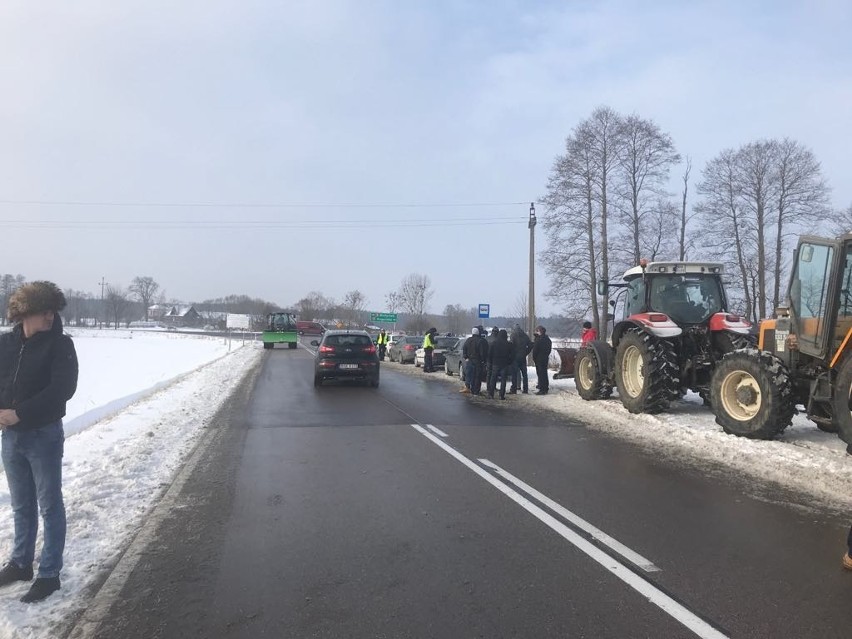 Powstanie Chłopskie 2019: Rolnicy zapowiedzieli protesty w całej Polsce. Zablokowali m.in. krajową ósemkę [ZDJĘCIA]