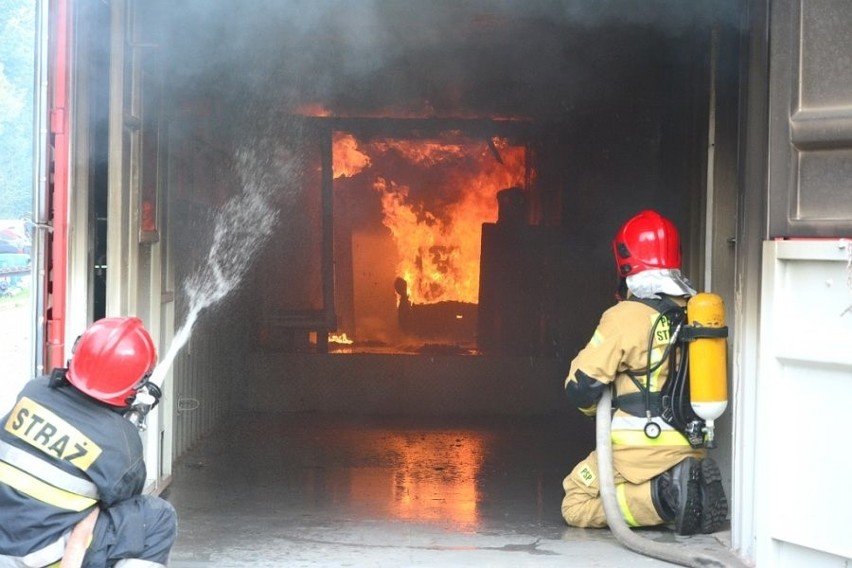 Nisko. Policyjni technicy zabezpieczali ślady po pożarach - ciekawe i widowiskowe warsztaty