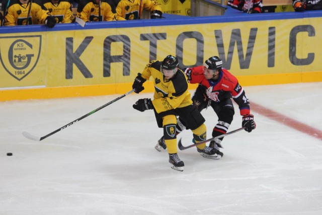 Hokeiści GKS Katowice w tym sezonie na swoim lodowisku rozegrali tylko jeden mecz z Ciarko STS Sanok. Dzisiejsze spotkanie z Podhalem zostało przełożone