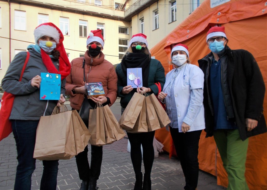 Mali pacjenci ze Szpitala Miejskiego nr 4 w Gliwicach już dostali swoje pierwsze prezenty od św. Mikołaja