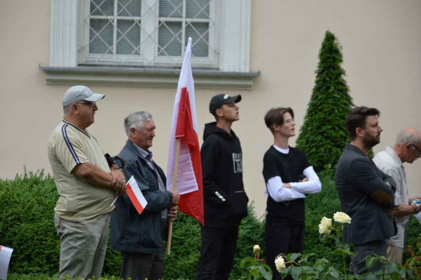 Wizyta premiera Mateusza Morawieckiego w Łowiczu. Przyszło wielu zwolenników 