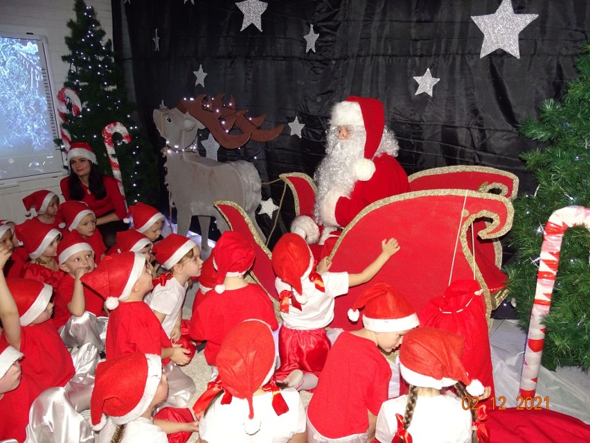 Przedszkolaki ze Stąporkowa były bardzo grzeczne, więc odwiedził je Święty Mikołaj [ZDJĘCIA]