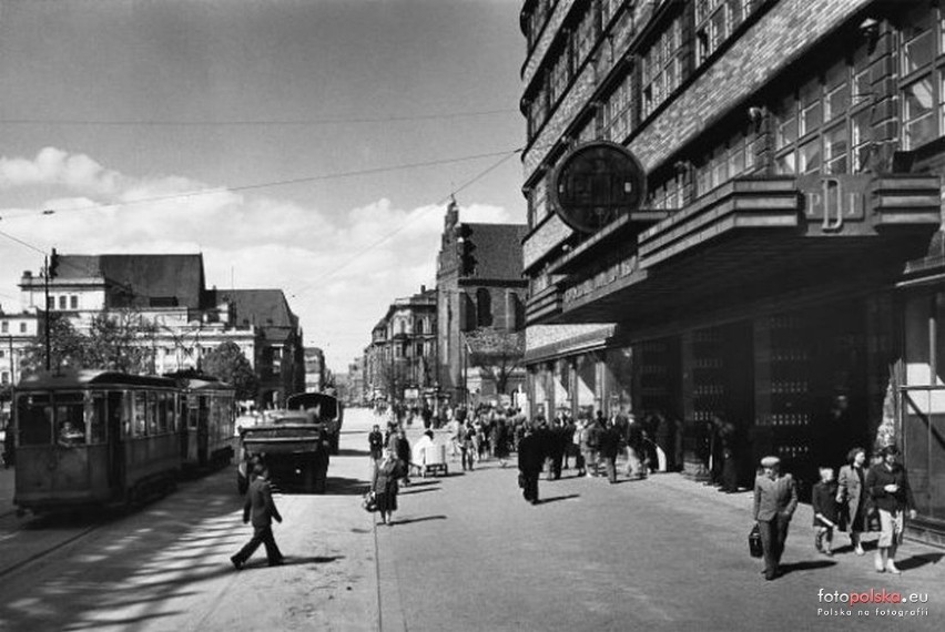 Lata 1950-1959 , Ulica Świdnicka. Widok od pl. Kościuszki w...