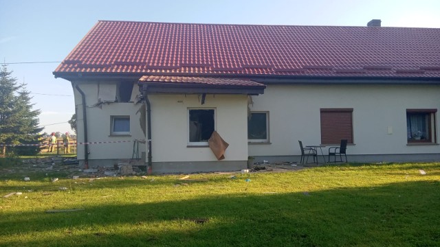 W prywatnym domu w Polanowicach wybuchł gaz. Budynek został uszkodzony, a przebywająca w nim kobieta odniosła poważne obrażenia.