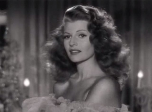 Kadr z filmy Gilda z 1946 roku. W tym filmie Rita Hayworth zagrała słynną scenę ściągania rękawiczek