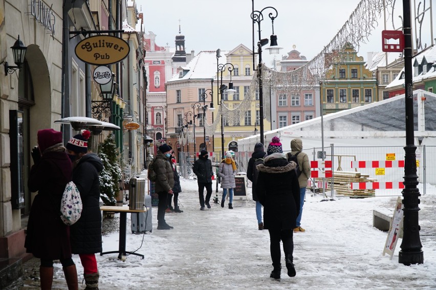 Zima znowu zawitała do Poznania! Obfite opady śniegu w nocy...