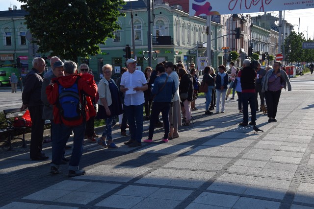 W pikiecie "Solidarni z Rodzicami Osób Niepełnosprawnych - Częstochowa" uczestniczyło kilkadziesiąt osób.