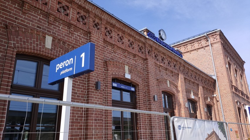 Tak wygląda odnowiony dworzec PKP w centrum Dąbrowy...