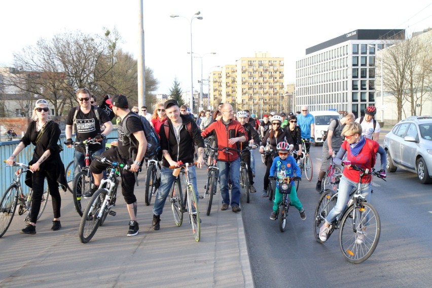 Masa Krytyczna 31.03.2017 we Wrocławiu. Rowerzyści...