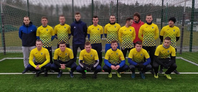 W meczu kontrolnym Stal Kunów zremisowała z Granatem Skarżysko-Kamienna 3:3 (1:1). Bramki dla Stali zdobyli Adam Witek 2 i Michał Kosowski.Stal, której trenerem jest Rafał Jałocha, zagrała w składzie: Kamil Wielguszewski - Robert Haraźny, Sebastian Dębniak, Kacper Czeski, Konrad Ronduda - Adam Witek, Łukasz Ronduda, Damian Cholewiński, Wojciech Poniewierski - Michał Kosowski, Patryk Wodnicki oraz Jarosław Kaczor, Piotr Sekuła, Kacper Nowak.  (dor)