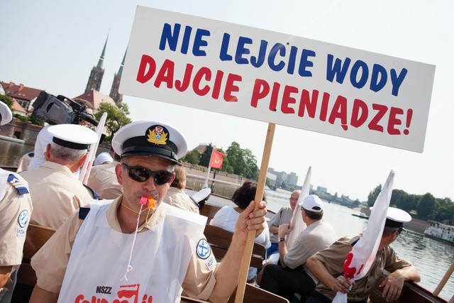 Protest na Odrze: Pracownicy RZGW chcą 800 zł podwyżki (ZDJĘCIA)