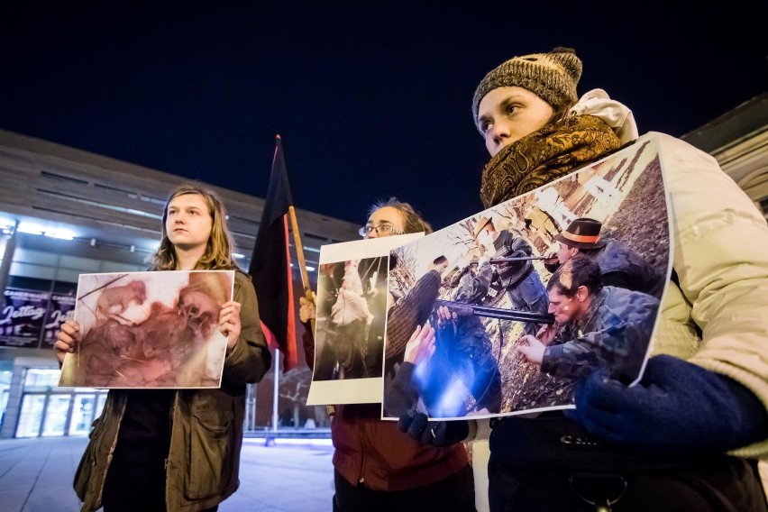 Miłośnicy zwierząt spotkali się przy ul. Gdańskiej (przed...