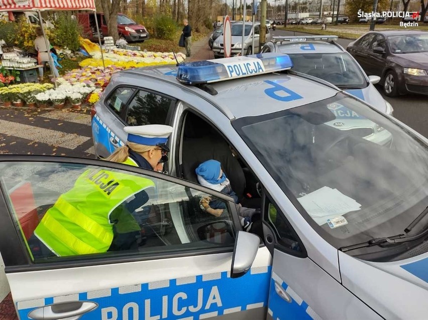 Będzińscy policjanci w trakcie Wszystkich Świętych pilnowali...