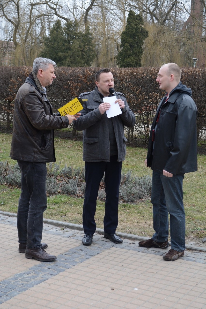 Badanie alkomatem w wykonaniu radnego Jacka Pawłowicza oraz...