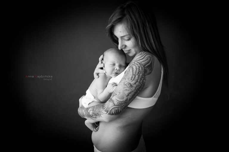 "Piękna Mama". Kobiety przed i po porodzie. Poruszający projekt fotografki ze Szczecina. Zobacz ZDJĘCIA!