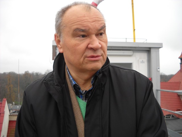 Norbert Krajczy zaprosił dziennikarzy na jedyne  w województwie lądowisko wyniesione na dachu nyskiego szpitala.