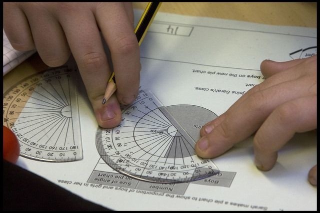 Odpowiedzi i arkusz pytań z matury 2014 z matematyki na poziomie rozszerzonym opublikujemy tuż po zakończeniu egzaminu w serwisie EDUKACJA.