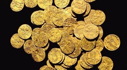 Złote monety okazały się bezwartościowymi blaszkami