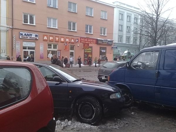 To niejedyne samochody biorące udział w kolizji