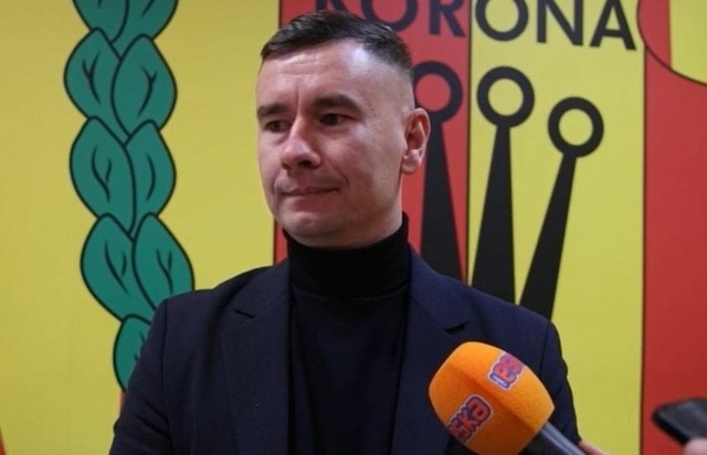 Prezes Korony Kielce Łukasz Jabłoński odniósł się do sytuacji trenera Kamila Kuzery.