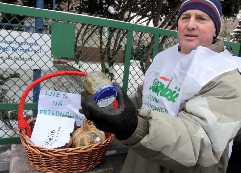 Dla Ewy Kopacz protestujący przygotowali między innymi...