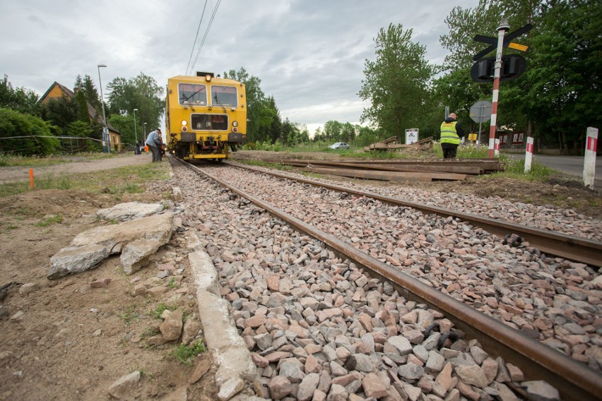 Trwa remont odcinka linii kolejowej 405 między Słupskiem a...