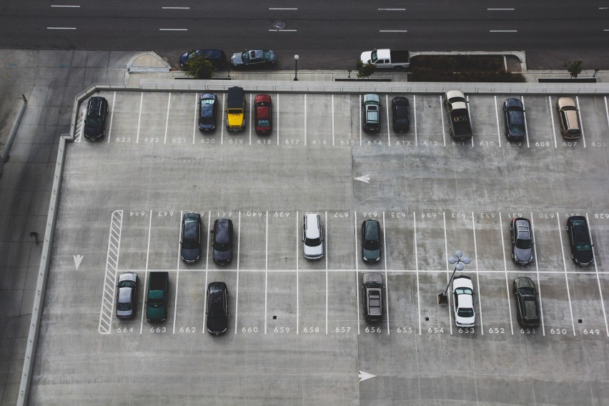 Strefy płatnego parkowania występują we wszystkich większych...