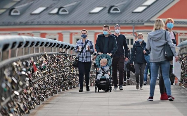 Oto najnowsze obostrzenia, które zaczną już dziś (27.03.) obowiązywać w całym kraju. Potrwają najbliższe dwa tygodnie, tj. do 9 kwietnia. Sprawdźcie, czego od dziś nie można robić![/b]WIĘCEJ NA KOLEJNYCH STRONACH>>>