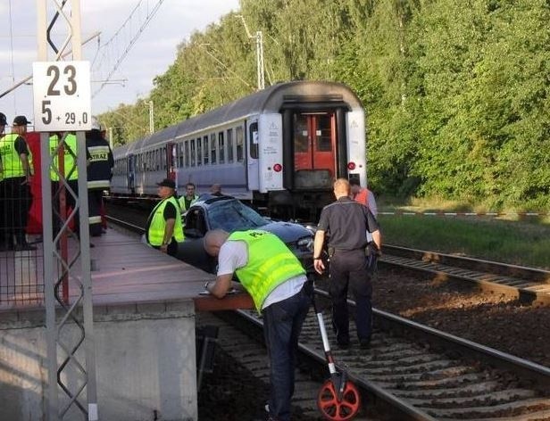 W wypadku na przejeździe kolejowym w Żakowicach zginęło...