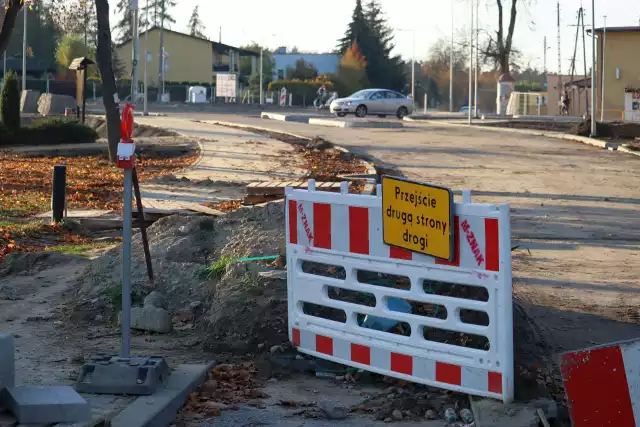 Choć prace budowlane wciąż trwają, we Wszystkich Świętych rondo w Kowali będzie tymczasowo przejezdne.