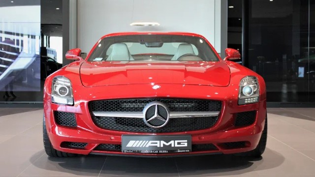Mercedes-Benz SLSRok produkcji: 2010Przebieg: 24 358 kmPojemność skokowa: 6 208 cm3Rodzaj paliwa: benzynaMoc: 571 KMCena: 1 190 000 PLN