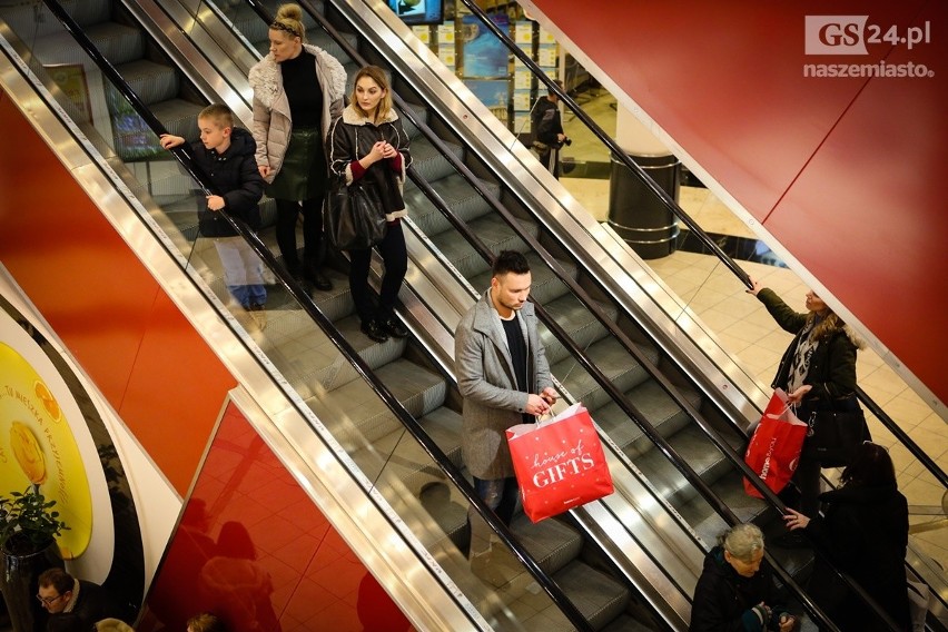 Black Friday w Szczecinie. Tłumy ludzi w galeriach handlowych