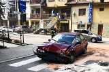 DK 28. Zderzenie osobówek w centrum Mszany Dolnej