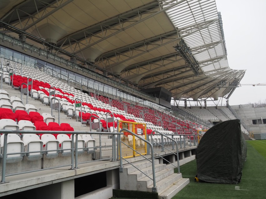 Przedderbowe "harce" ruszyły. Zniszczone siedziska na stadionie ŁKS - ZDJĘCIA