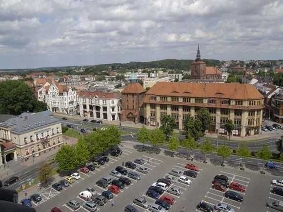 W związku z organizacją Sylwestra placu Zwycięstwa  zostanie wyłączona z ruchu  w nocy z 29/30 grudnia 2015 roku do godz. wieczornych 1 stycznia 2016 r.