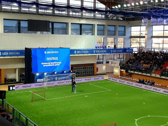 Lech Conference 2019 zaczęło się od przywitania przybyłych gości przez prezesa zarządu Lecha Poznań Karola Klimczaka.