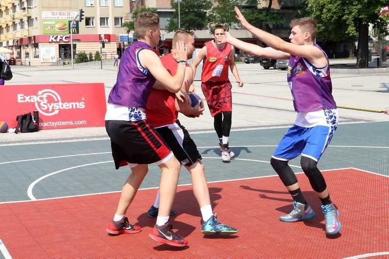 Częstochowa: Turniej streetball na Placu Biegańskiego [ZDJĘCIA]