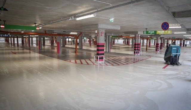 W wielopoziomowym parkingu w Manufakturze jest miejsce dla 387 samochodów.