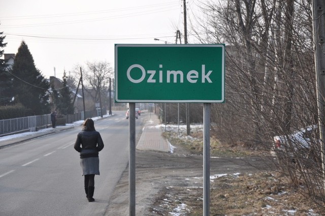 Przy wjeździe do Ozimka stoją wyłącznie polskie tablice. Po drugich konsultacjach być może  nic się nie zmieni - część mieszkańców miasta z pewnością będzie przeciwko nazwie "Malapane&#8221;.