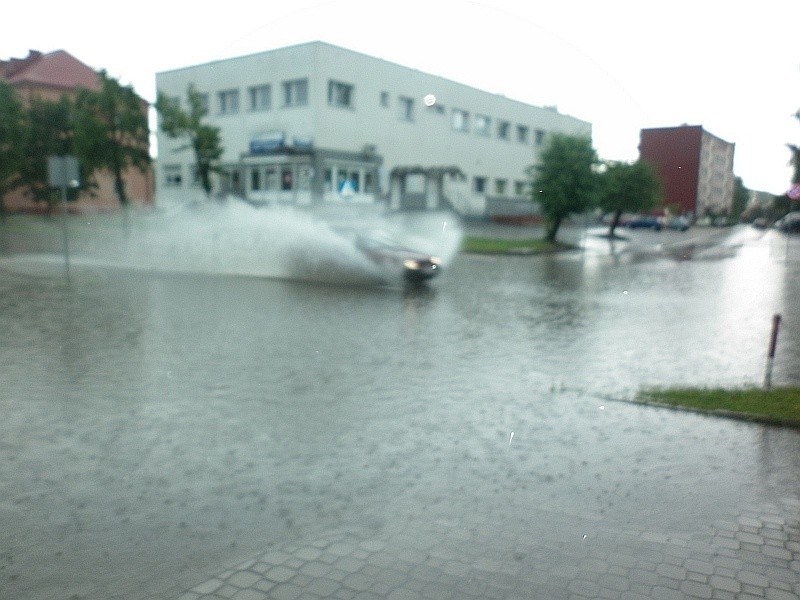 Ul. 3 Maja zalana po burzy (zdjęcia)