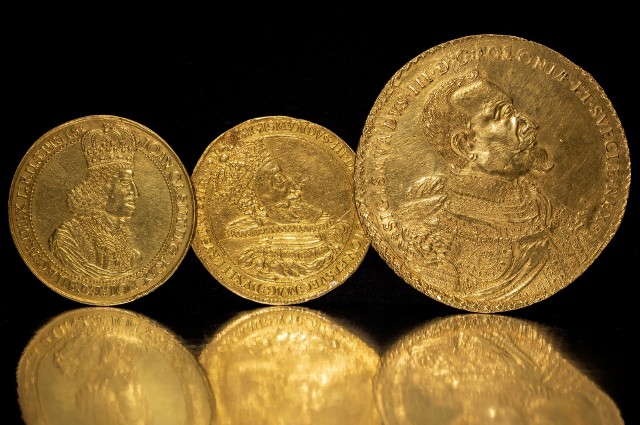 Bogato i imponująco wykończona moneta, którą zachwycał się sam Zygmunt III, wchodzi w skład najcenniejszej kolekcji monet od czasów Zygmunta I Starego do wczesnych lat II Rzeczypospolitej, której łączna wartość szacowana jest na około 9 mln zł.