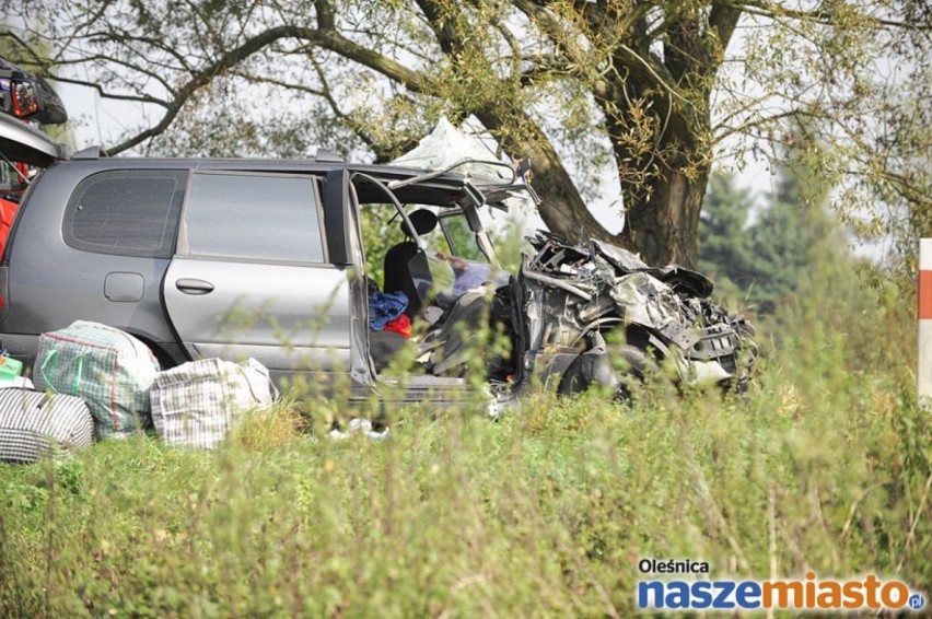 Wypadek pod Oleśnicą. Bułgar wjechał w śmieciarkę, zginął na miejscu (ZDJĘCIA)